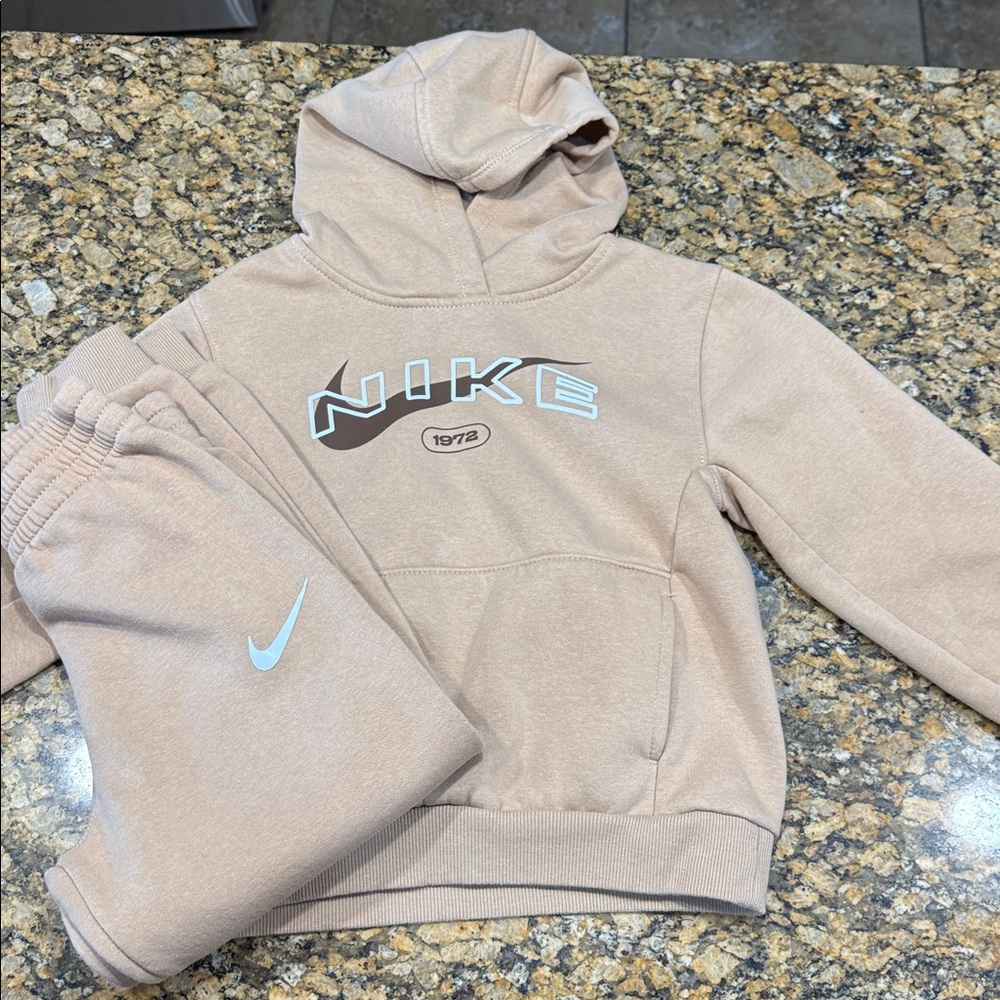 Boys Nike set - Picture 2 of 4